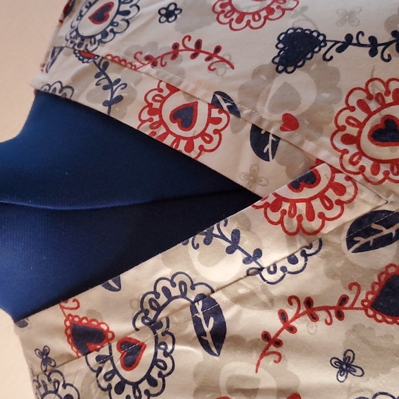 Woman red, white and blue v neck srub nursing top - Picture 4 of 5